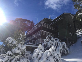 Отель Winterhaus Lodge Thredbo Village  Тредбо